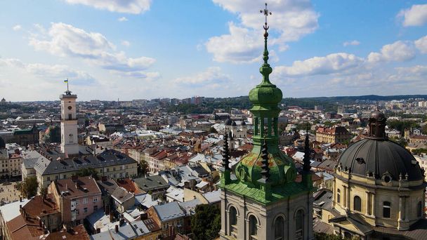ウクライナの都市はLvivです。空中写真 - 写真・画像