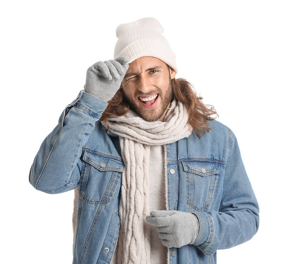 Jóképű elegáns srác téli ruhák fehér háttér - Fotó, kép