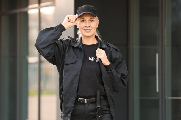 Female security guard outdoors - Foto, afbeelding
