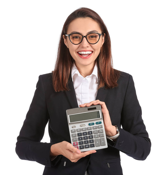 Ładna bizneswoman z kalkulatorem na białym tle - Zdjęcie, obraz