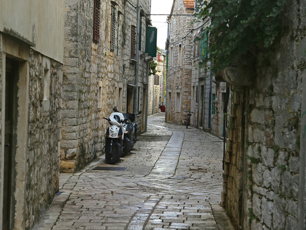 Historické malé ulice s mopedy - Fotografie, Obrázek