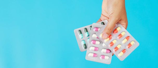 close up pharmaceuticals antibiotics pills medicine in blister packs. colorful antibacterials pills Pharmacy background. capsule pill medicine Antimicrobial drug resistance. Pharmaceutical industry - Foto, Bild