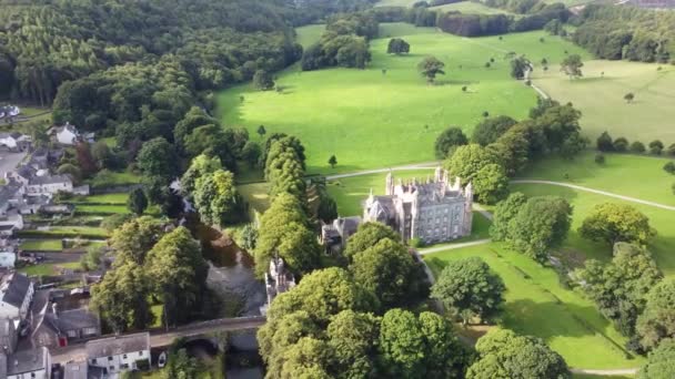 Glenarm Castle und Village County Antrim N Irland  - Filmmaterial, Video