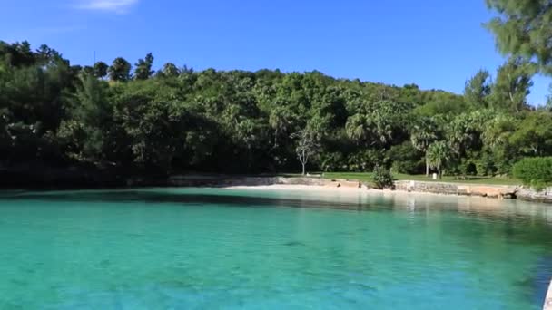 Playa, olas y nubes de la idílica playa Hamilton, Bermudas - Imágenes, Vídeo