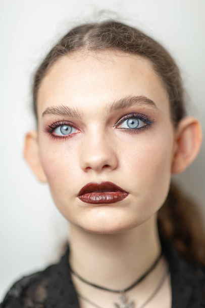 Portrait of a girl with a beautiful and unusual appearance with makeup - Fotografie, Obrázek