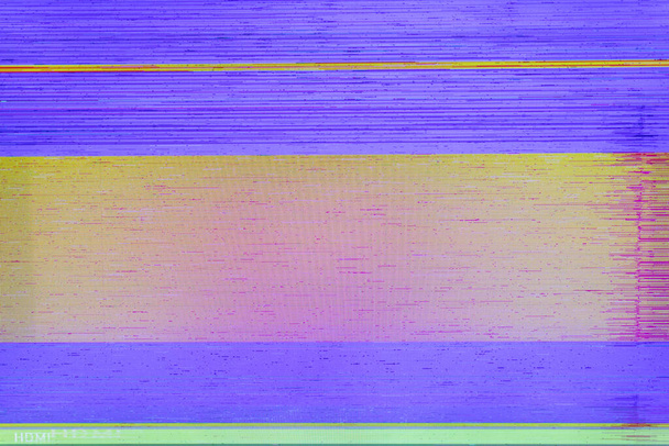 画面上に形成されたカラフルな抽象的なストライプの背景。LCD画面が床に落ちると画面に表示上の問題が発生する事故によるものです。通常表示されないLCD - 写真・画像