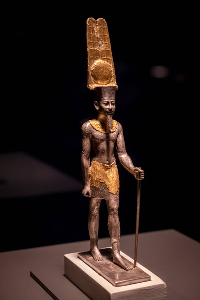 Statuette des Gottes Amun-Re, Silbervergoldung, Dritte Zwischenzeit, Karnak, Theben, Ägypten, Sammlung des British Museum - Foto, Bild