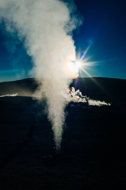 Geyser και θερμή πηγή για το altiplano στη Βολιβία. - Φωτογραφία, εικόνα