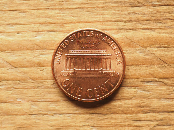 На зворотному боці монети зображено меморіал Лінкольна, валюту Сполучених Штатів. - Фото, зображення