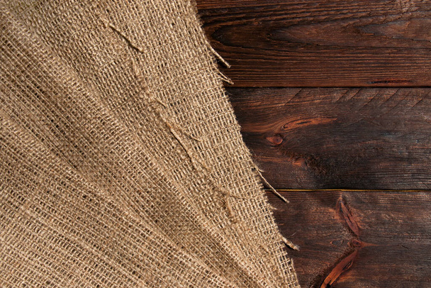 Wood table with old burlap tablecloth texture. - Foto, Imagen