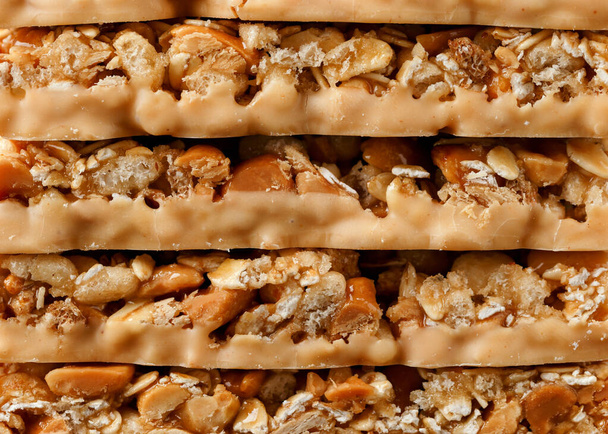 Смажене арахісове масло Зернові батончики з горіхами, вівсом та медом. Здорові протеїнові закуски
 - Фото, зображення