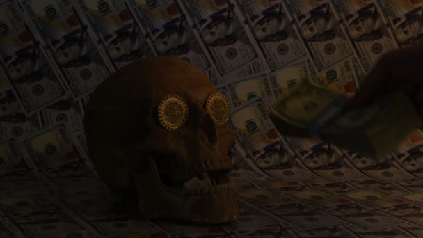 Ανθρώπινο κρανίο μοντέλο, αμερικανικό δολάριο σύμβολο και αμερικανικό χρήμα - Πλάνα, βίντεο