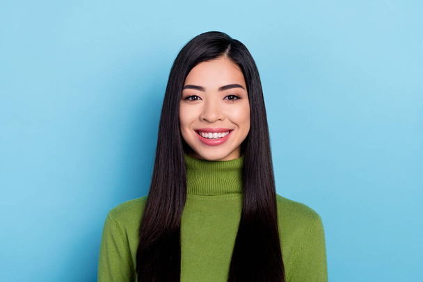 Photo of impressed millennial lady wear green sweater isolated on blue color background - Foto, Bild