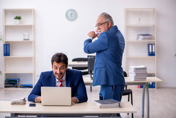 Two male colleagues working in the office - Fotoğraf, Görsel