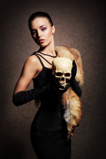 Rich and beautiful woman with scull - Foto, imagen