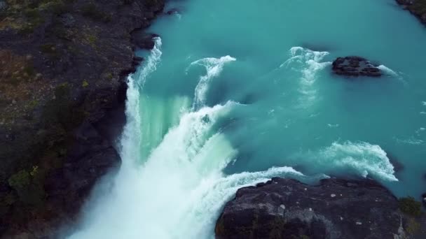 Vista aérea de la cascada de Salto Grande en el Parque Torres Del Paine, Chile - Imágenes, Vídeo