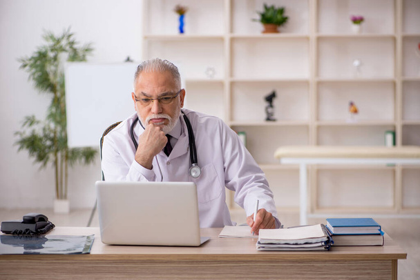 Old male doctor in telemedicine concept - Photo, Image