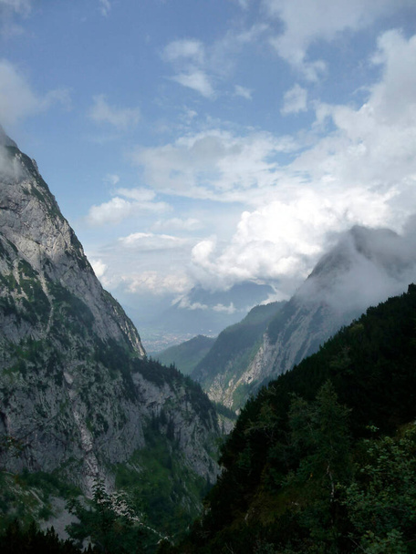 Vue de la montagne Alpspitze à Garmisch-Partenkirchen, Bavière, Allemagne en été - Photo, image