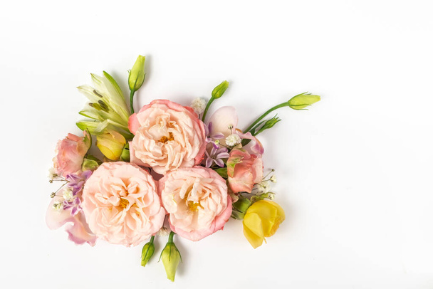 floral layout of pink roses on a soft blue background. Top view, flat lay. - Fotoğraf, Görsel