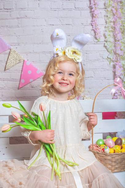 Happy smiling Easter child girl - Foto, Imagem
