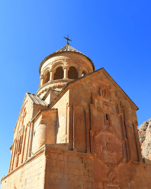 Klooster Noravank op zonnige dag in Armenië - Foto, afbeelding