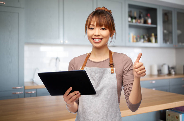 happy woman in apron with tablet pc computer - Фото, изображение