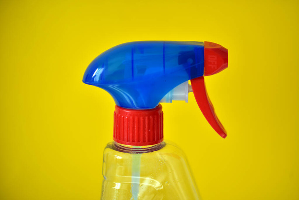 Reinigungsmittel Sprühflasche - Foto, Bild