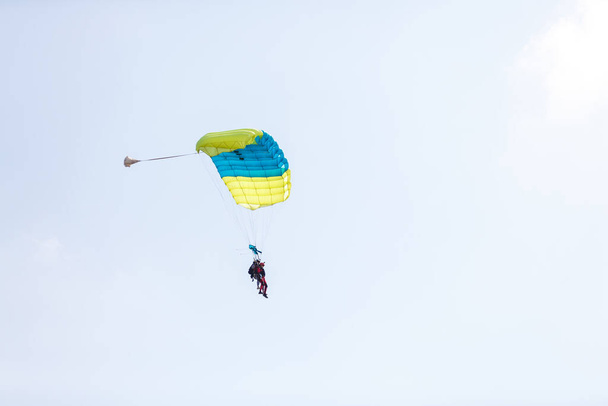 Skydiver vrijheid concept vintage kleur - Foto, afbeelding