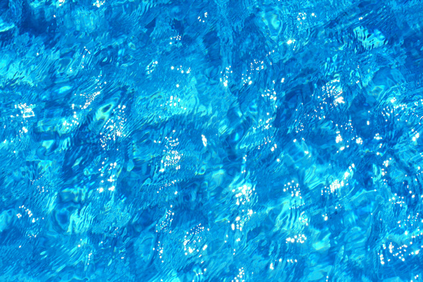 Блакитна вода в басейні
 - Фото, зображення