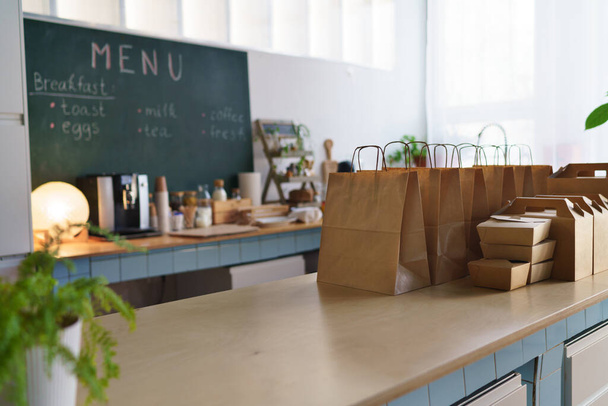 Take away boxes with lunch prepared for delivery in restaurant. - Fotoğraf, Görsel