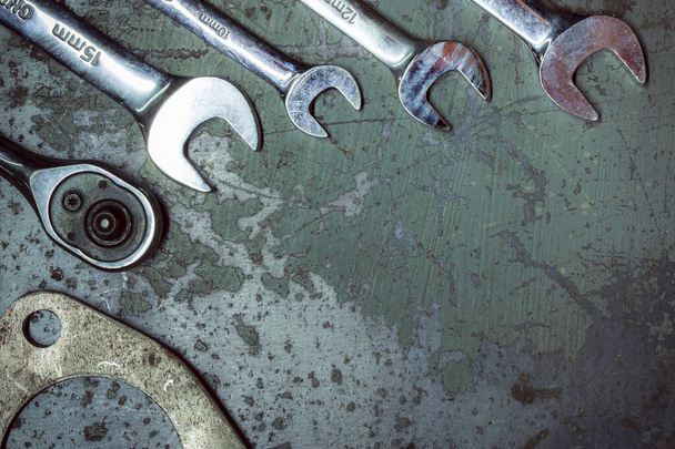 old rusty wrench on a dark background - Φωτογραφία, εικόνα