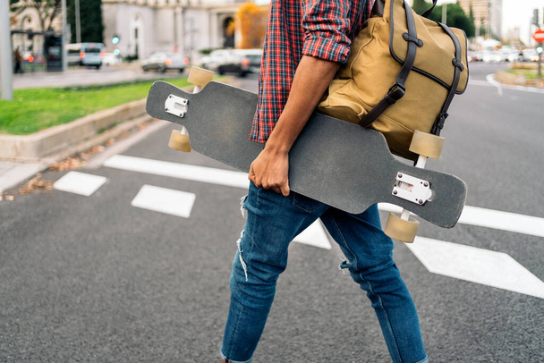 Unrecognized Skater With Longboard Crossing - Foto, immagini