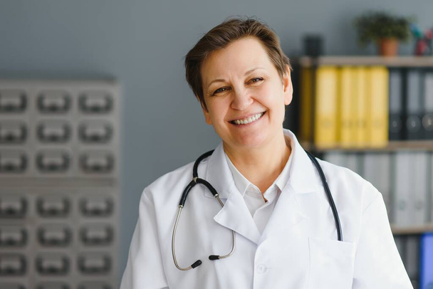 Portrait of woman doctor in hospital - Fotó, kép