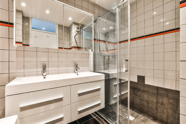 Salle de bain classique shabby intérieur - Photo, image