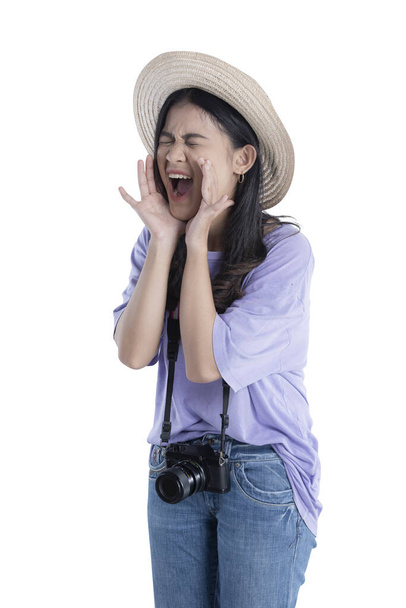 Asian woman with hat and camera yelling something isolated over white background - Fotoğraf, Görsel