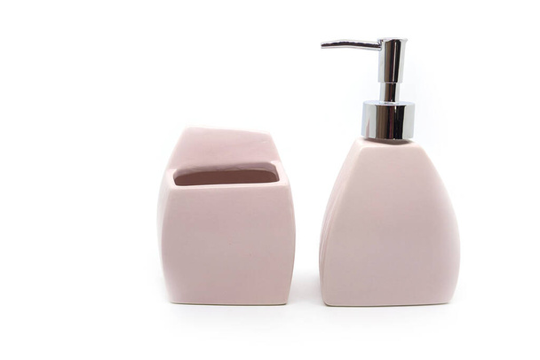 Moderni keraaminen nestemäinen saippua pullo valkoisella taustalla - Valokuva, kuva
