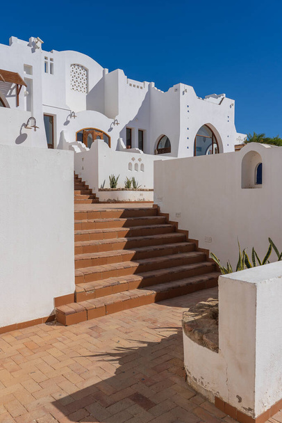 Detail of stairs and white wall of a house on the street of Egypt in Sharm El Sheikh, architecture concept - Foto, Bild