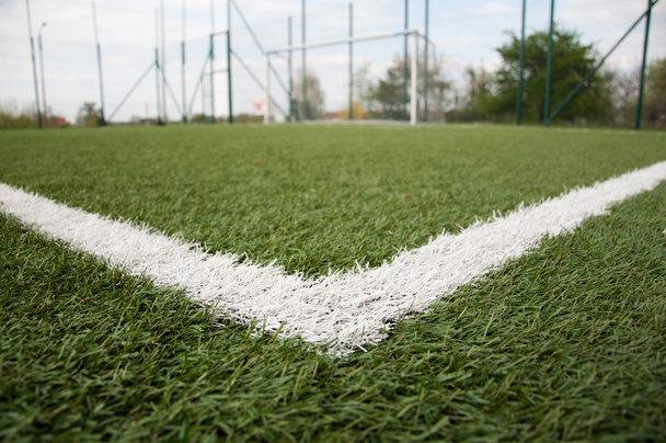 Futbol sahasında beyaz çizgi - Fotoğraf, Görsel