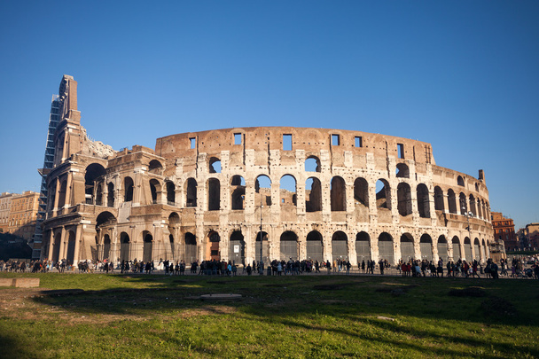 Знаменитый Колизей в Риме, Италия
 - Фото, изображение