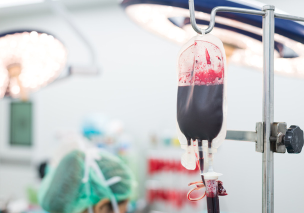 Donar sangre durante la operación
 - Foto, imagen