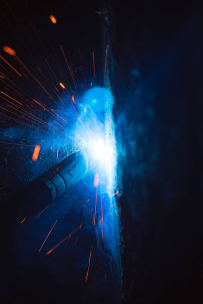 welding metal with sparks and smoke  - Фото, зображення