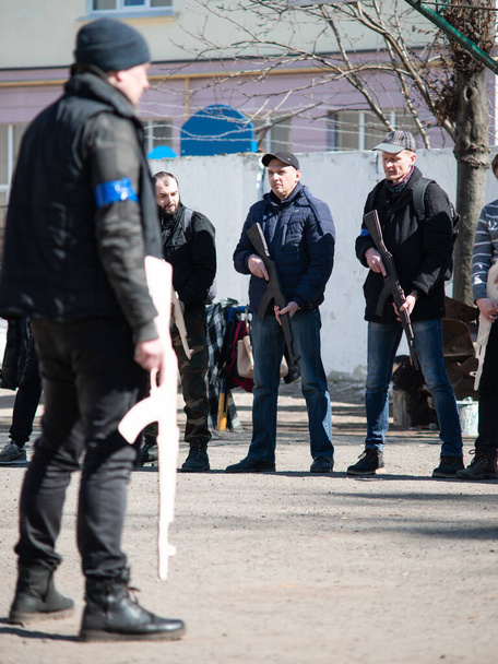 Ivano-Frankivsk, Ukraine: March 21, 2022 - military exercises for the civilian population - Foto, immagini