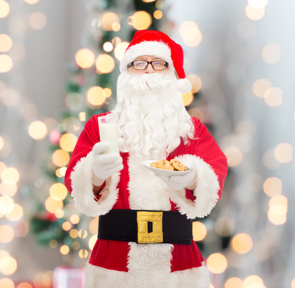 santa claus with glass of milk and cookies - Foto, Bild
