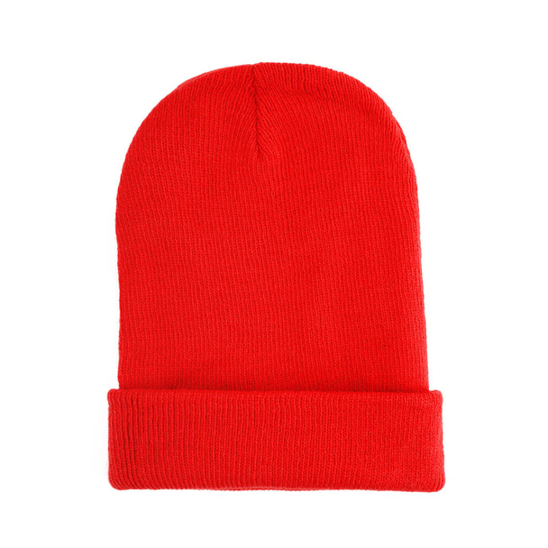 Červená vlněná čepice izolované na bílém pozadí. pletený klobouk izolovaný na bílém pozadí. Varianta vlněné čepice, zimní čepice. různé styly čepice čepice izolovat bílé pozadí.  - Fotografie, Obrázek
