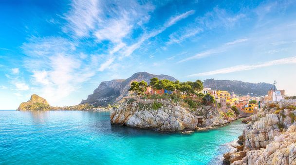 Superb sunny day over Sant'Elia village. Popular travel destination of Mediterranean sea. Location: Sant'Elia, Santa Flavia, Province of Palermo, Sicily, Italy, Europe - Foto, imagen