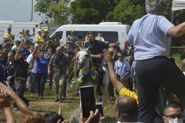 Ο Πρόεδρος της Βραζιλίας Jair Bolsonaro κατά τη διάρκεια των εγκαινίων ενός σιδηροδρομικού σταθμού στο Parnamirim, στην πολιτεία Rio Grande do Norte. 30 Μαρτίου 2022, Parnamirim, Rio Grande do Norte, Βραζιλία: Ο Πρόεδρος της Βραζιλίας Jair Bolsonaro, συνοδευόμενος από υπουργούς - Φωτογραφία, εικόνα