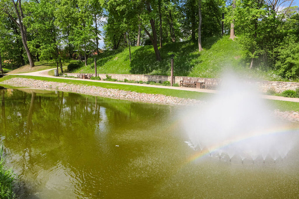 Frühlingspark in der lettischen Stadt Kuldiga - Foto, Bild