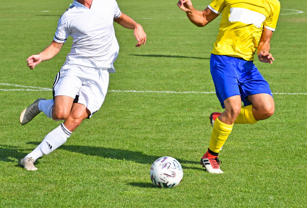 Fußballer in Aktion Sommerzeit - Foto, Bild