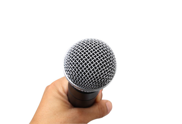 Micrófono sostenido por el hombre sobre fondo blanco - Foto, Imagen