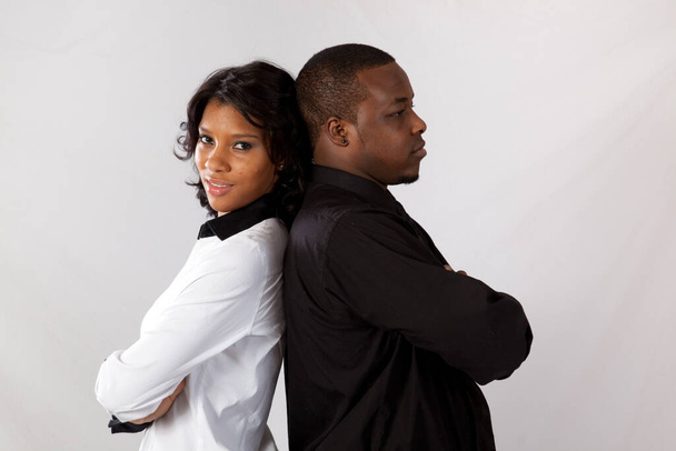 Romántica pareja negra espalda con espalda - Foto, imagen